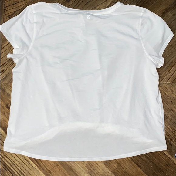 lululemon size 10 short sleeve cropped tee - Picture 2 of 5